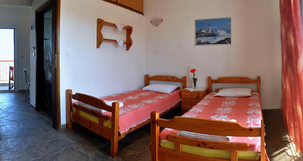 Aris Pension Agia Paraskevi  Zimmer foto