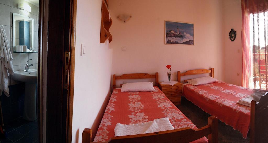 Aris Pension Agia Paraskevi  Zimmer foto