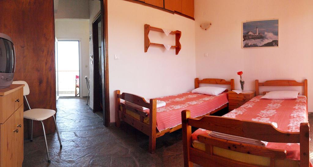 Aris Pension Agia Paraskevi  Zimmer foto
