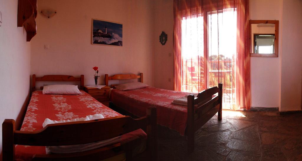Aris Pension Agia Paraskevi  Zimmer foto
